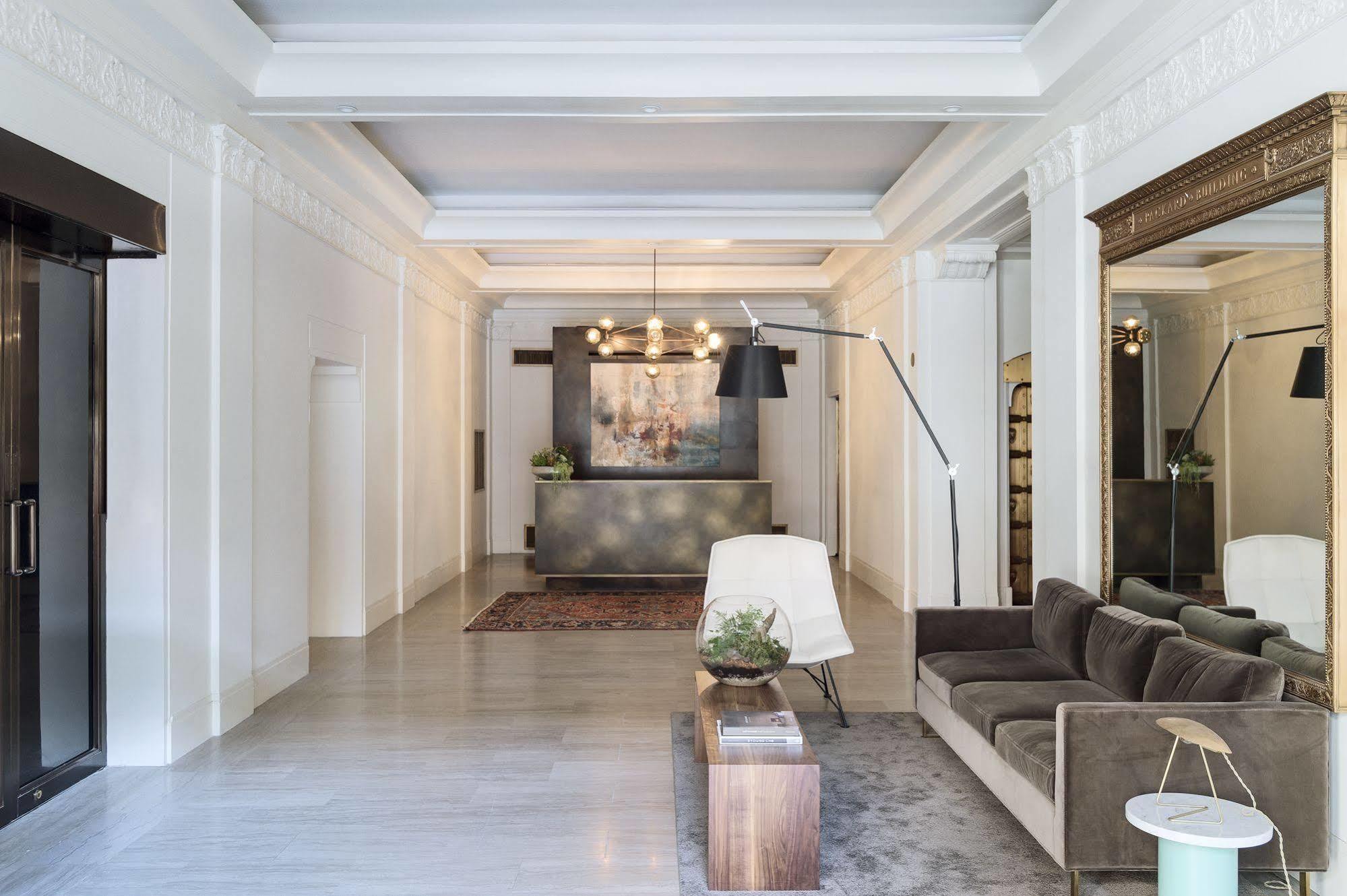 Roost Midtown Hotel 4*